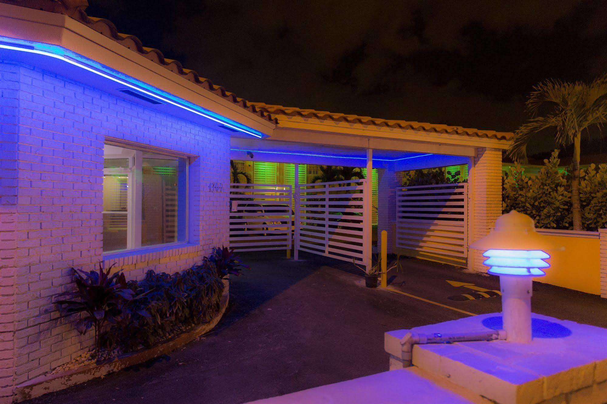 Oyo Hotel Coral Gables - Miami Airport Экстерьер фото